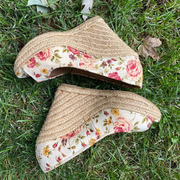 Floral print wedge shoes - Picture 2 of 8